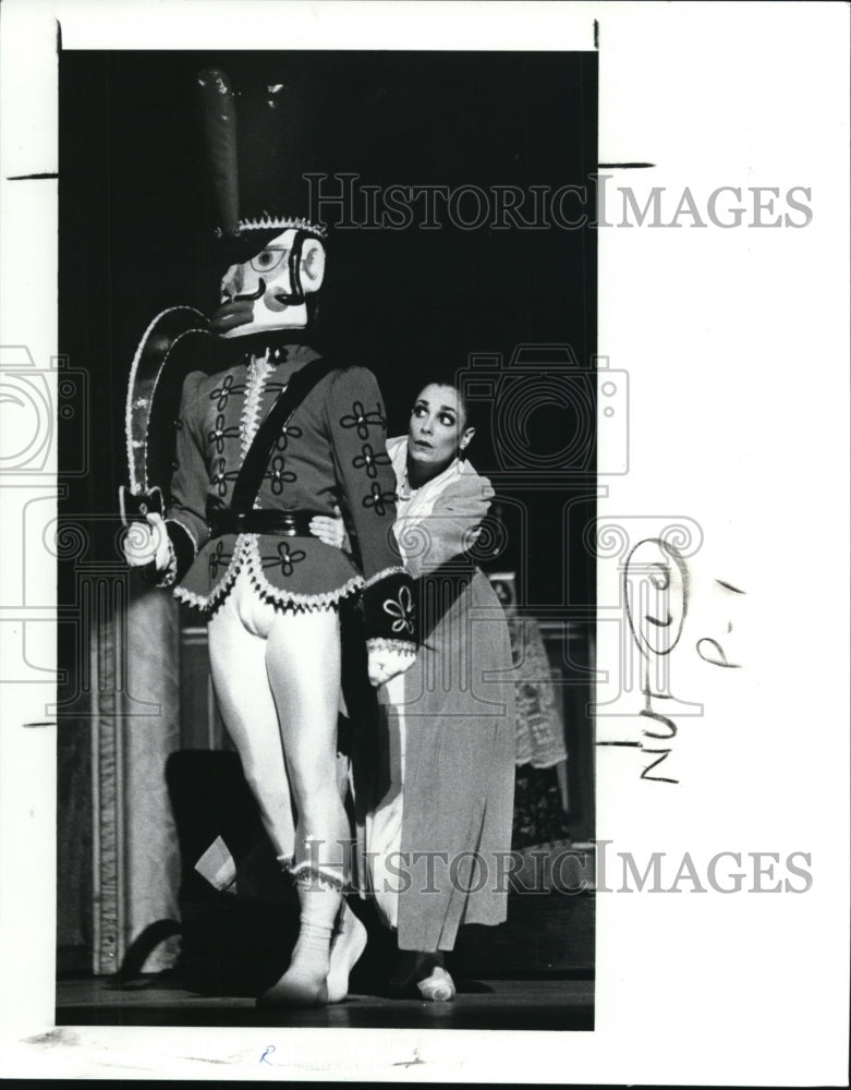 1989 Press Photo A scene from the Cleveland Ballet&#39;s The Nutcracker. - cvp84101- Historic Images