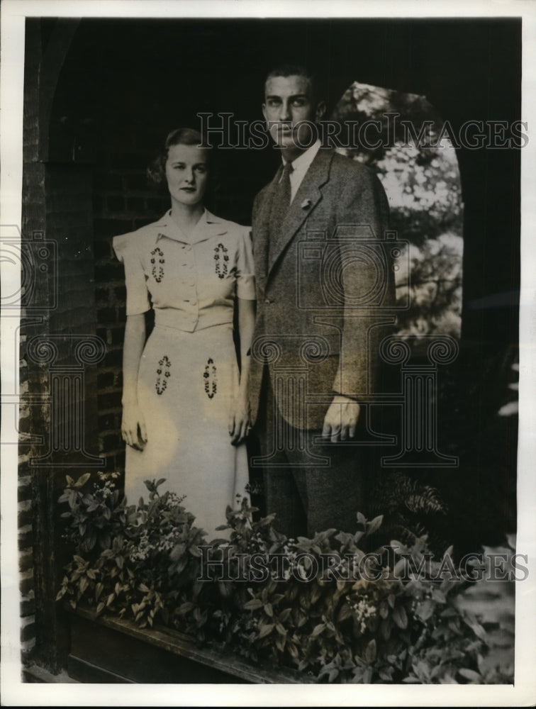 1937 Press Photo Miss Ethel DuPont and Franklin Roosevelt, Jr., in Delaware.- Historic Images