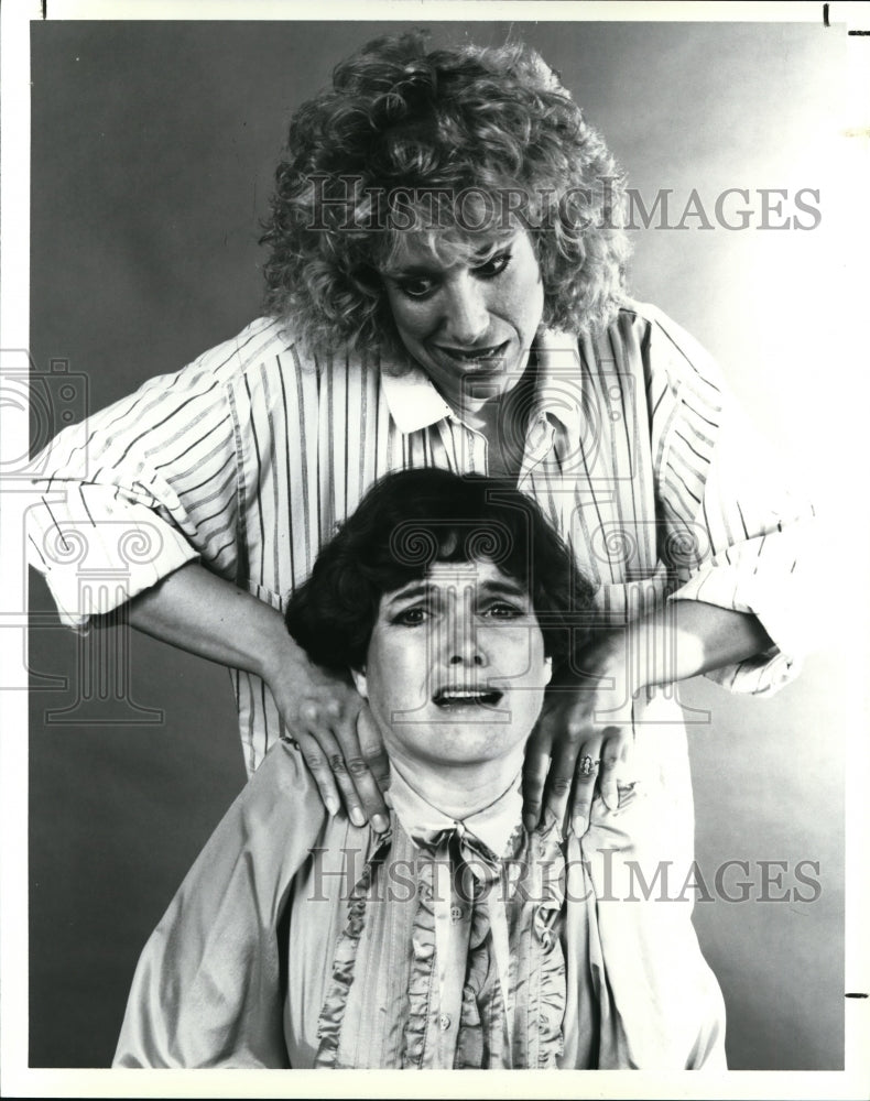 1987 Press Photo Helene Weinberg and Pat Gill Winger stars in The Odd Couple- Historic Images