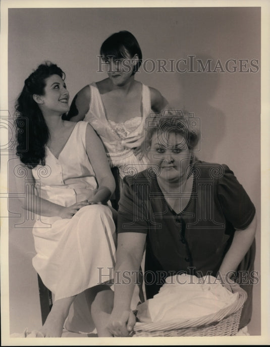 1994 Press Photo Natalie Colabianchi, Shanna McGee & Joan Fuglewicz in Desdemona- Historic Images