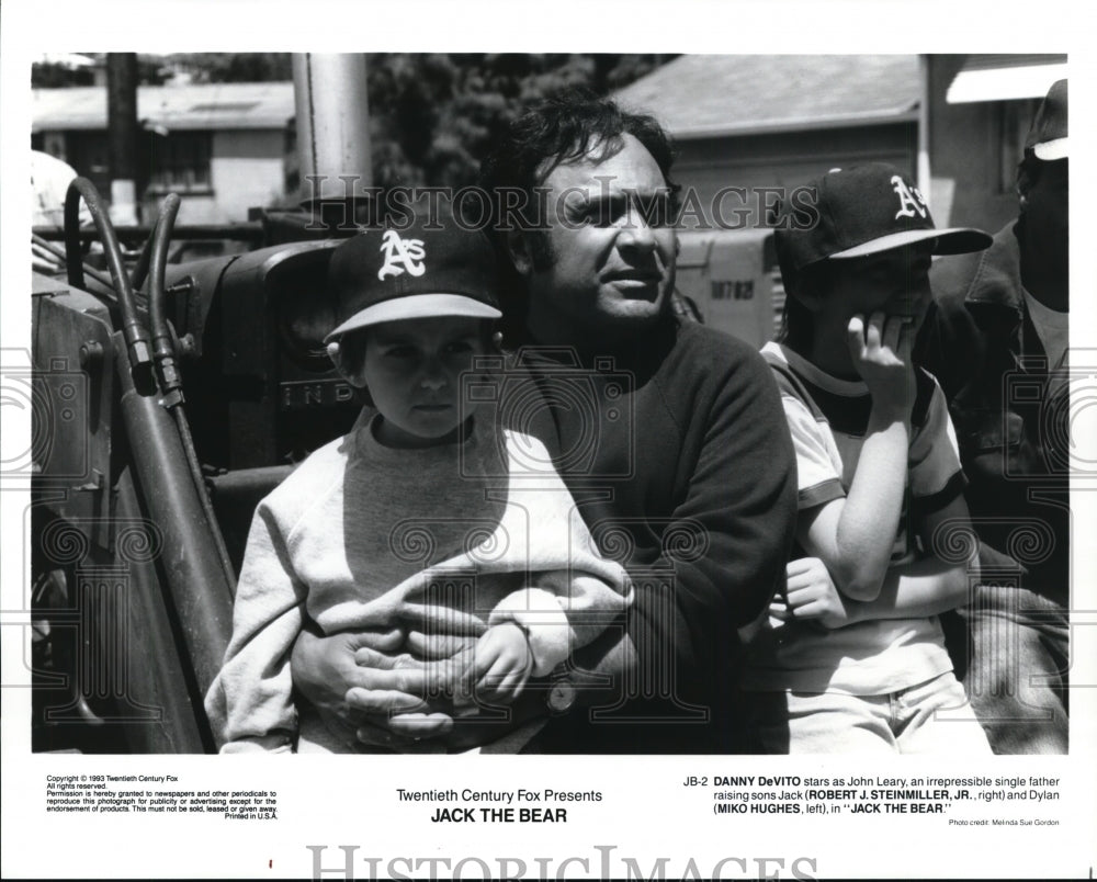 Press Photo Danny DeVito Robert Steinmiller Jr,Miko Hughes in Jack the Bear- Historic Images