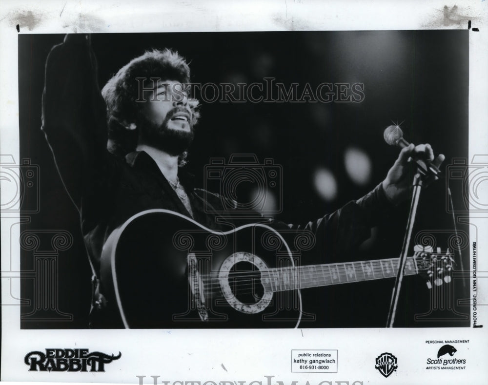 1983 Press Photo American singer-songwriter Eddie Rabbit in his show - cvp87038- Historic Images