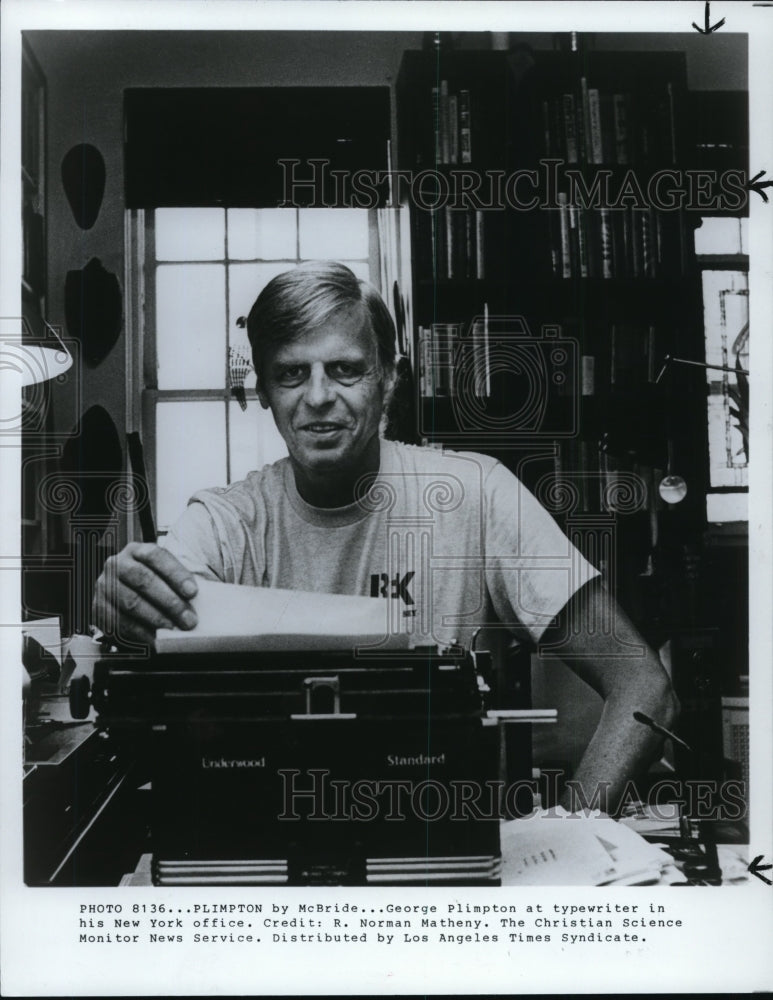 1981 Press Photo George Plimpton, journalist, at his typewriter in New York.- Historic Images