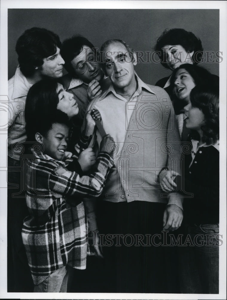 1977 Press Photo Abe Vigoda, Florence Stanley and Todd Bridges in Fish.- Historic Images