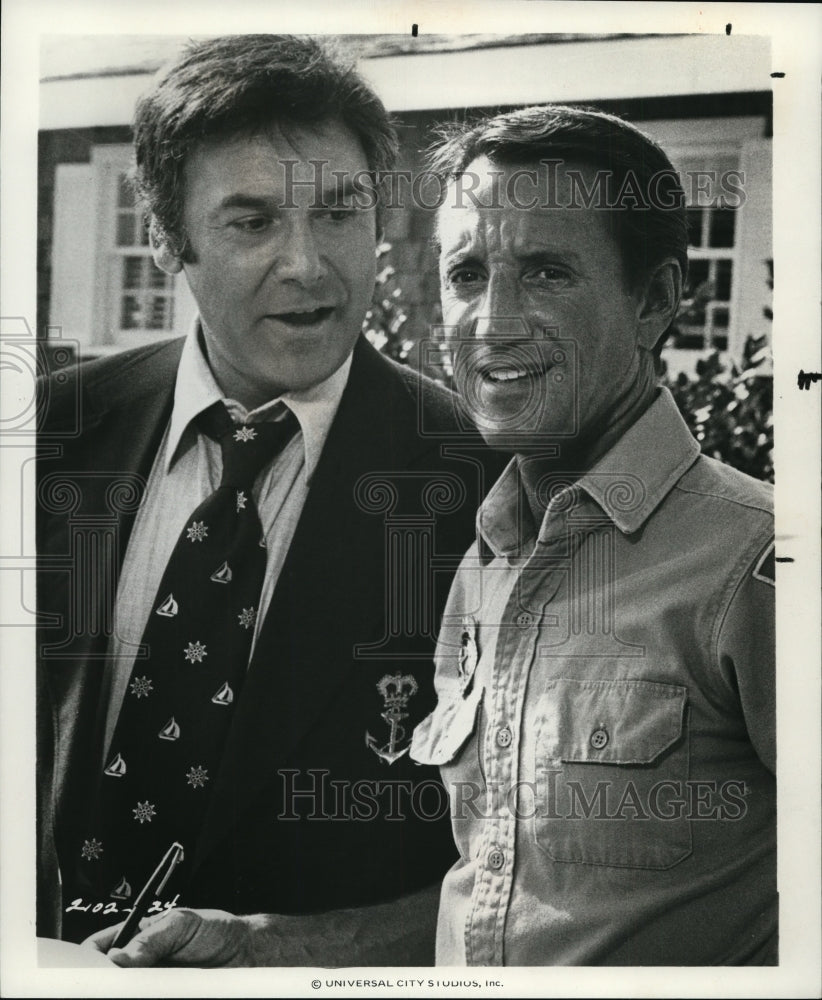 1978 Press Photo Joseph Mascola and Roy Scheider in scene from &quot;Jaws 2.&quot;- Historic Images