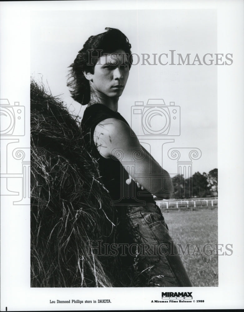 1990 Press Photo Lou Diamond Phillips stars in Dakota - cvp89857- Historic Images