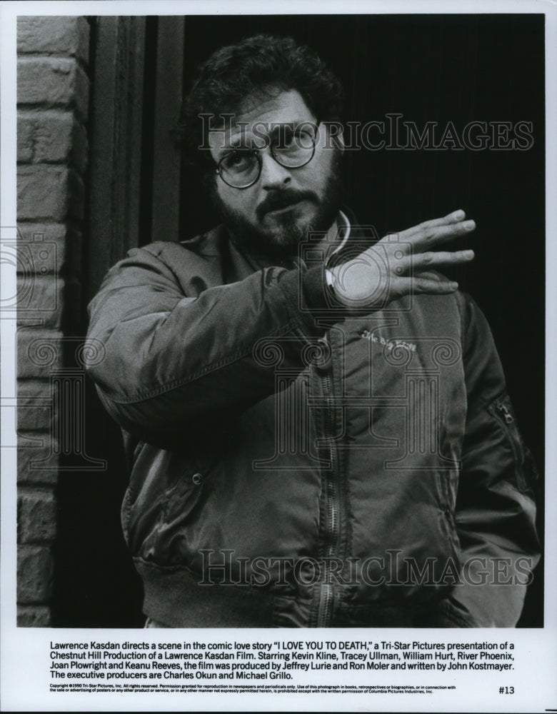1990 Press Photo Director Lawrence Kasan on the set of I Love You To Death.- Historic Images