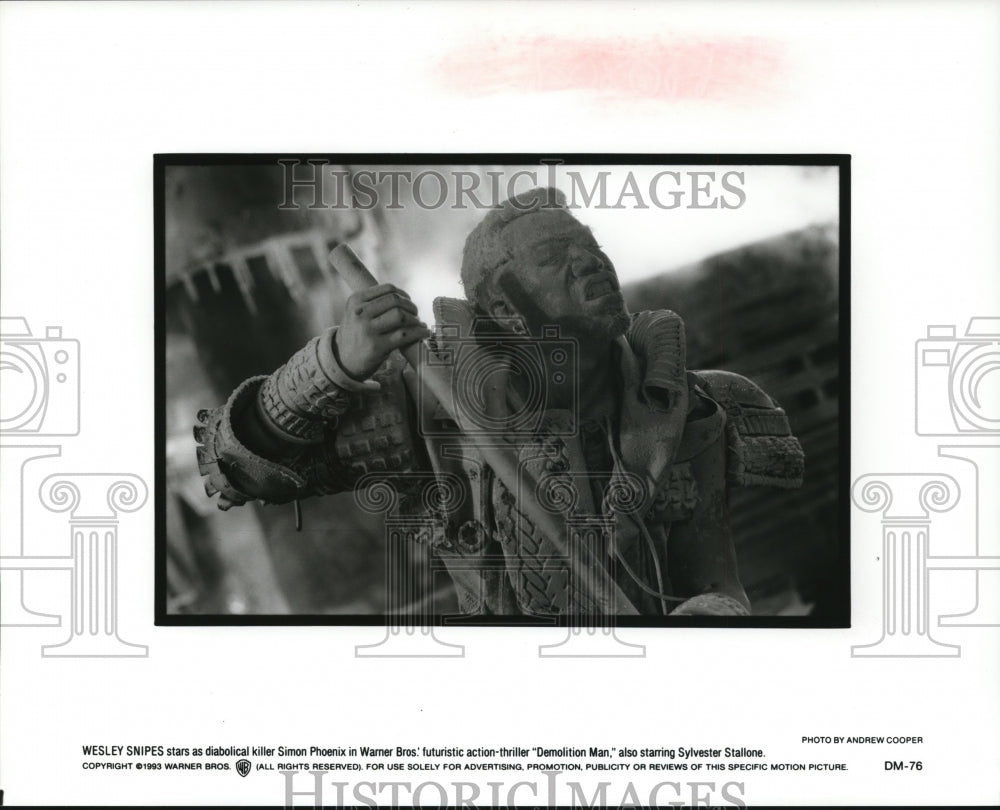 1994 Press Photo Wesley Snipes stars in Warner Bros&#39; &quot;Demolition Man.&quot;- Historic Images