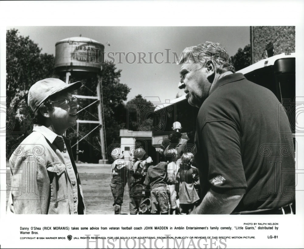 1995 Press Photo Rick Moranis,coach John Madden in family comedy &quot;Little Giants&quot;- Historic Images