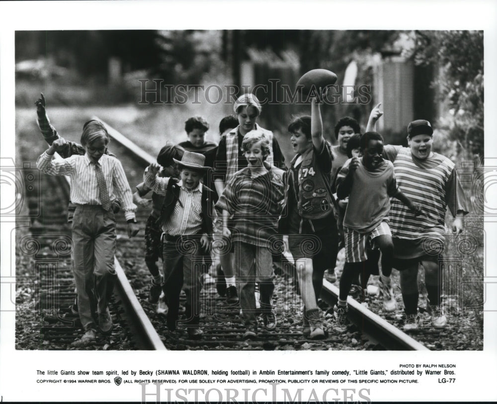 1995 Press Photo The little Giants show team spirit,led by Becky(Shawna Waldron)- Historic Images