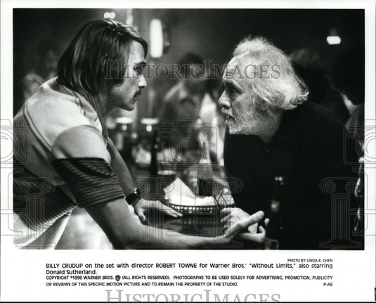 1998 Press Photo Billy Crudup and Robert Towne on the set of Without Limits.- Historic Images