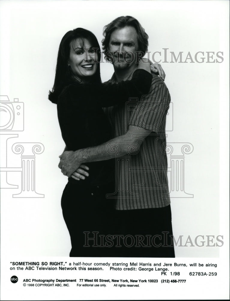 1998 Press Photo Mel Harris and Jere Burns stars in "SOMETHING SO RIGHT"- Historic Images