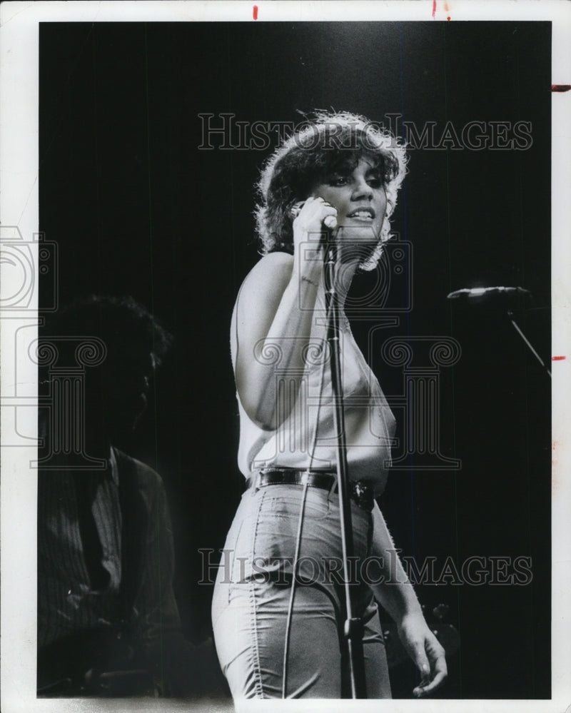 Load image into Gallery viewer, 1978 Press Photo Linda Ronsradt - cvp92761
