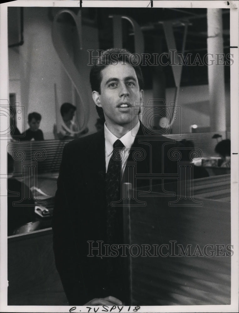 Load image into Gallery viewer, 1990 Press Photo Comedian Jerry Seinfeld will host NBC-TV's Spy TV - cvp93061
