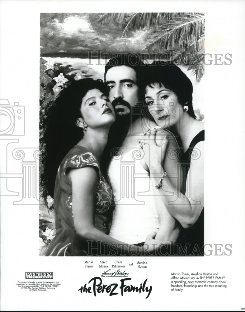 1995 Press Photo Marisa Tomei and Alfred Molina in The Perez Family. - cvp93142