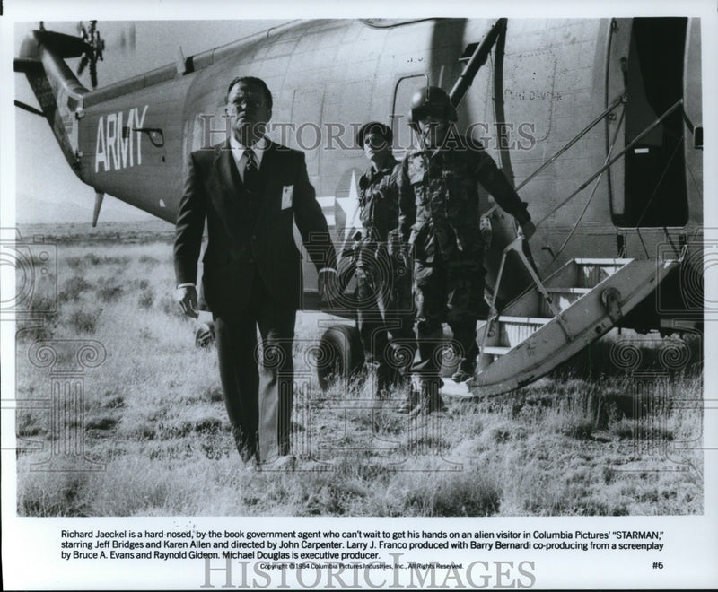 Load image into Gallery viewer, 1985 Press Photo Richard Jaeckel-Starman movie scene - cvp93295
