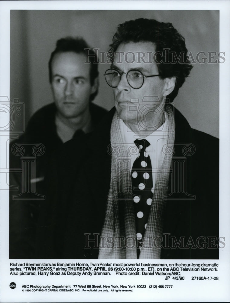 1990 Press Photo Richard Beymer and Harry Goaz in Twin Peaks. - cvp93956- Historic Images