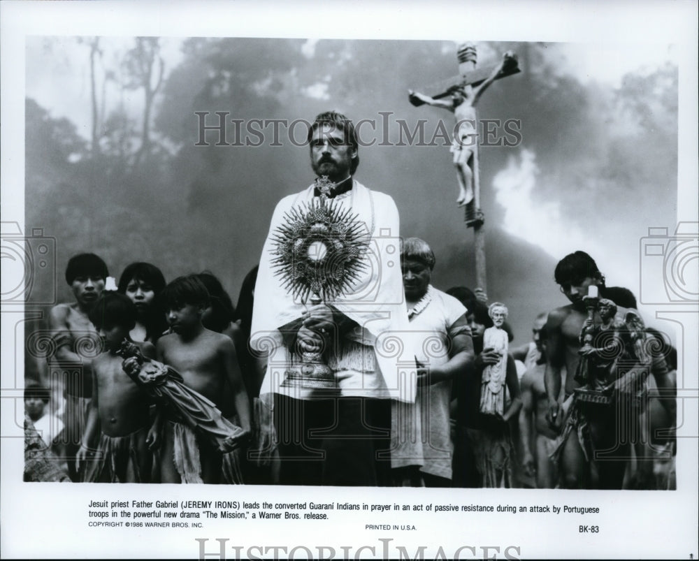 1986 Press Photo Jeremy Irons in The Mission. - cvp94343- Historic Images