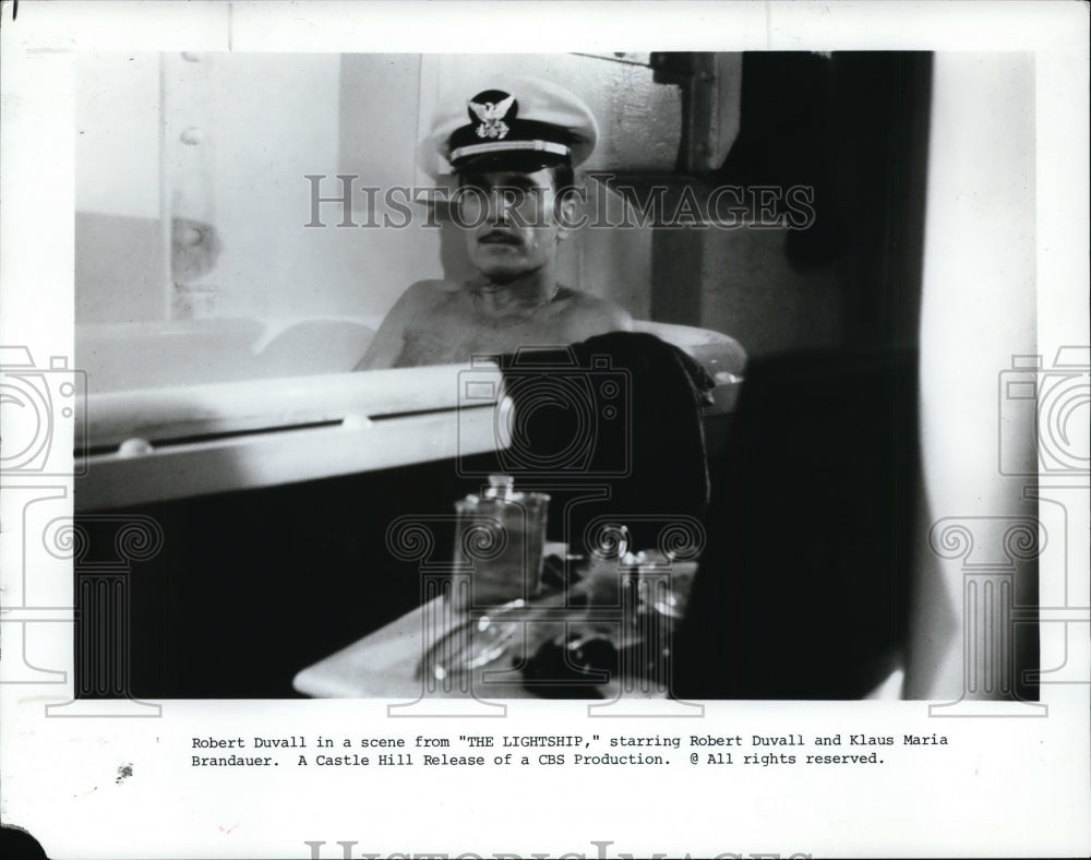 1987 Press Photo Robert Duvall stars in the movie &quot;THE LIGHTSHIP&quot; - cvp94531- Historic Images