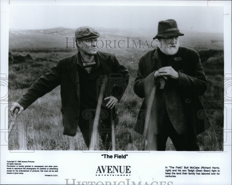 Load image into Gallery viewer, 1990 Press Photo Richard Harris and Sean Bean in The Field. - cvp94751
