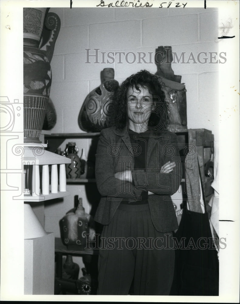 1991 Press Photo Donna Webb at the William Busta Gallery - cvp95036- Historic Images