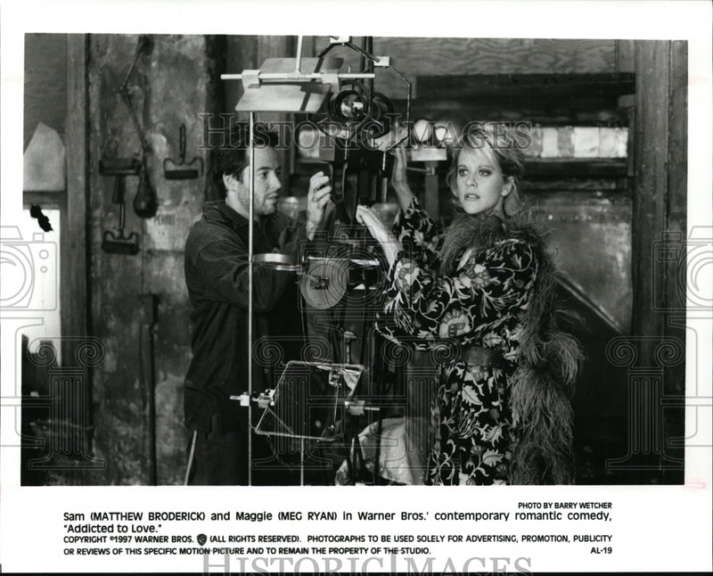 Load image into Gallery viewer, 1997 Press Photo Addicted To Love-Matthew Broderick and Meg Ryan - cvp95162
