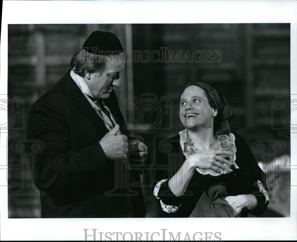 1996 Press Photo Bernie Canepari &amp; Juliette Johnson in World of Sholom Aleichem.- Historic Images