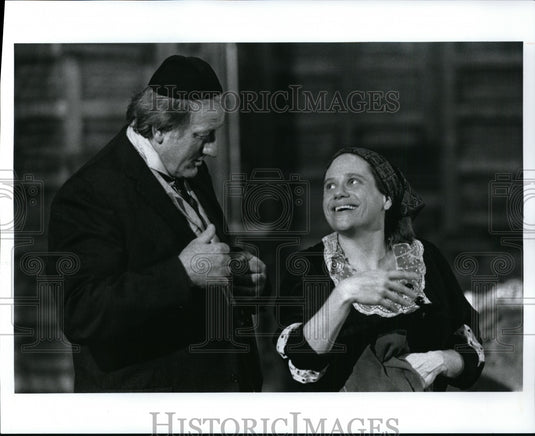 1996 Press Photo Bernie Canepari & Juliette Johnson in World of Sholom Aleichem.- Historic Images