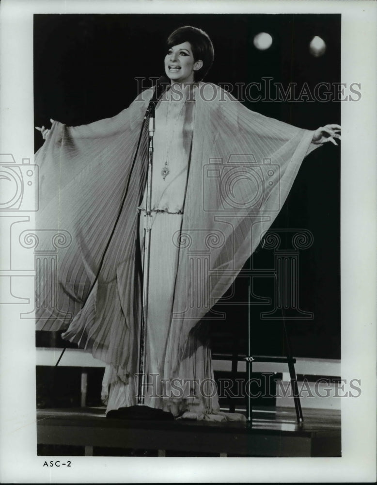 1976 Press Photo Barbra Streisand - cvp95645- Historic Images