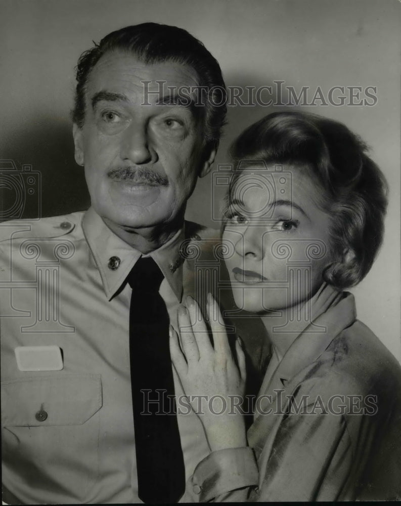 1961 Press Photo Walter Pidgeon and Joan Fontaine together in a movie- Historic Images