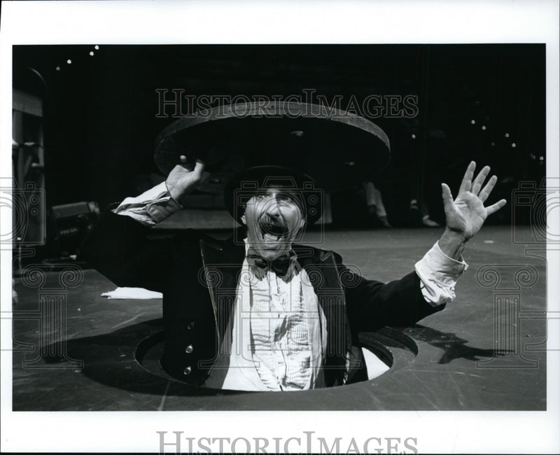 Load image into Gallery viewer, 1998 Press Photo David Colacci as Soapy Smith-The Gifts of the Magi play
