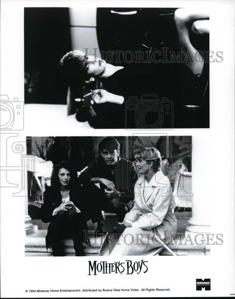 1994 Press Photo Jamie Lee Curtis and Joanne Whalley in Mother's Boys.- Historic Images
