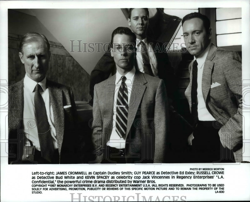 Load image into Gallery viewer, 1997 Press Photo L.A. Confidential cast - cvp99339
