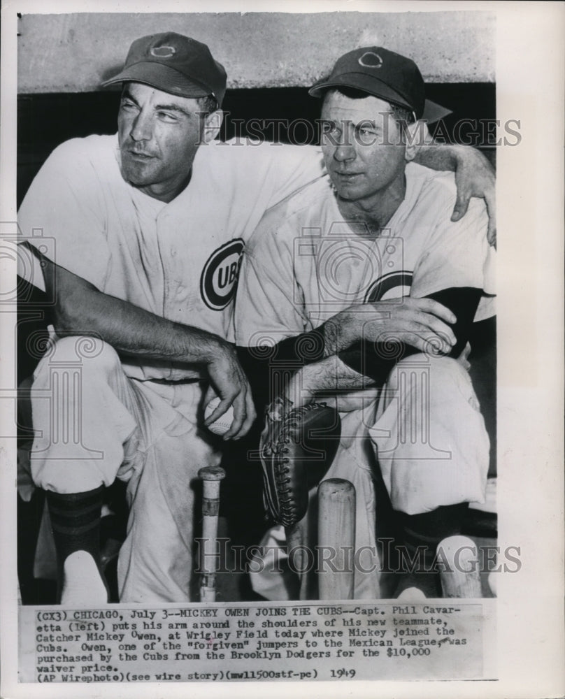 1949 Press Photo Capt Phil Cavaretta Puts His Arms Around Shoulders Of Owen- Historic Images