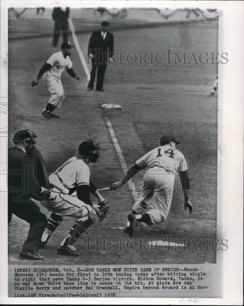 1958 Press Photo Yankee Moose Skowron Heads to First as Elston Howard Heads Home- Historic Images