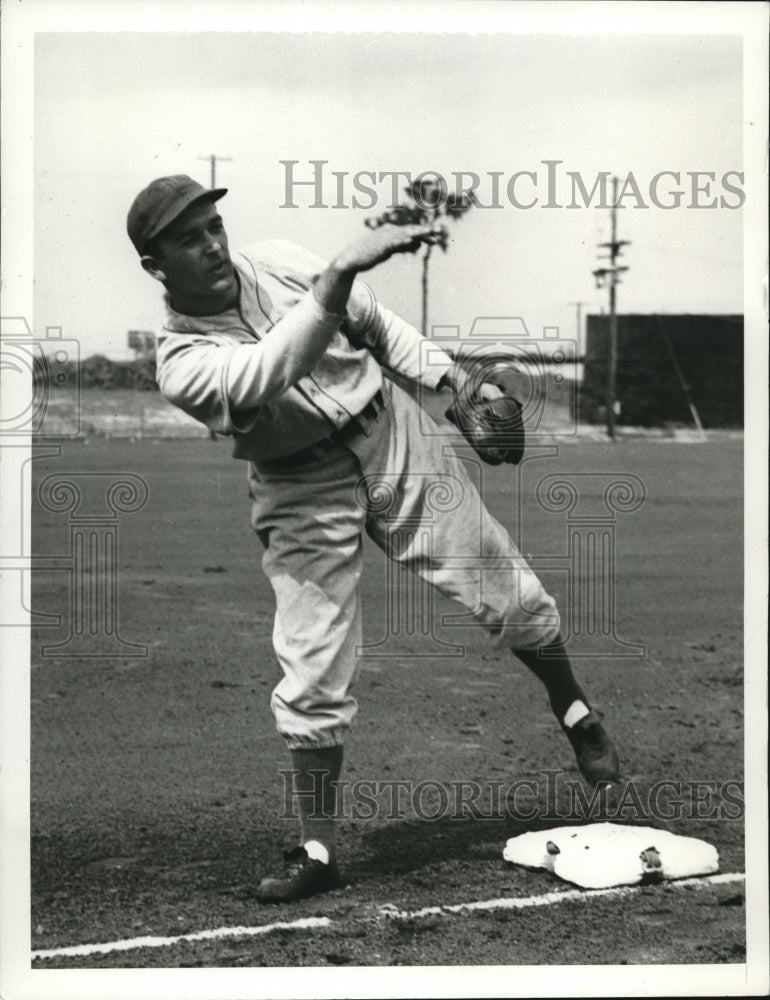 1940 Press Photo Giants 2nd Baseman Mickey Witek- Historic Images