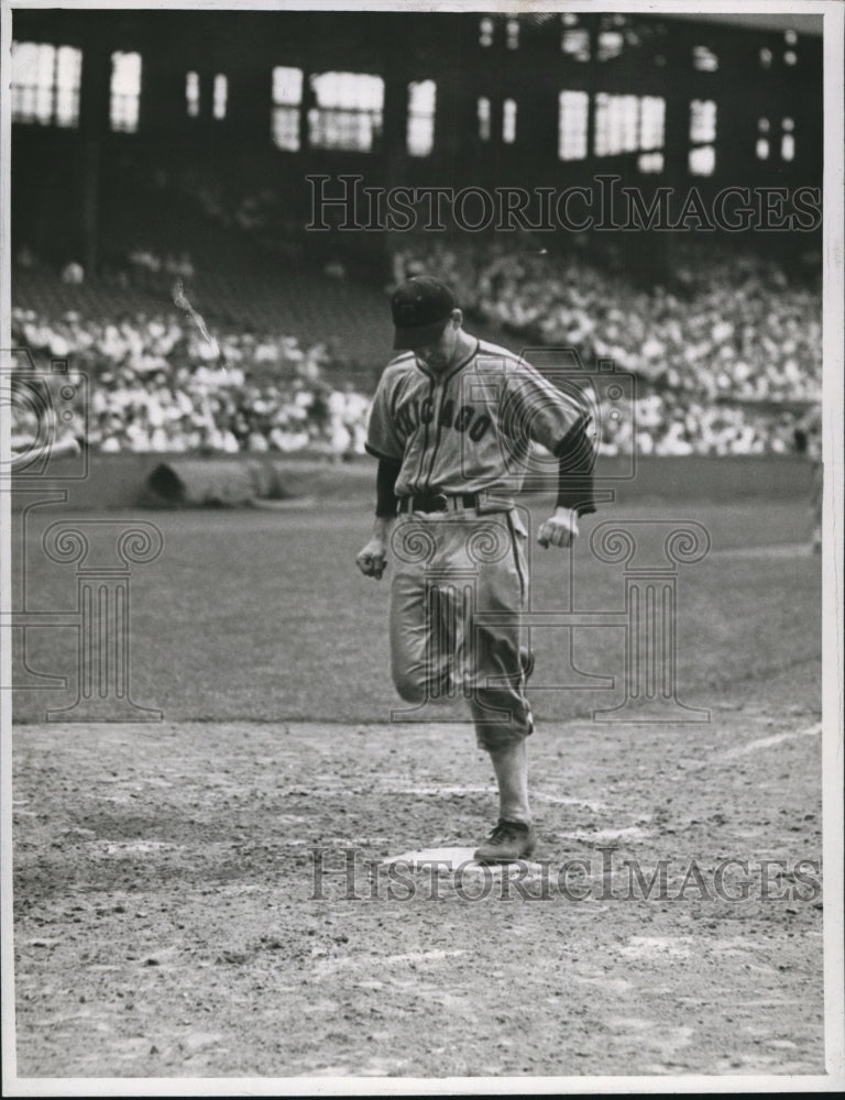 1941 Press Photo Mike Tresh Scoring From 3rd after being forced in 6th inning- Historic Images