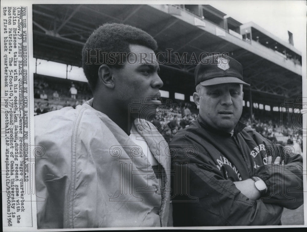 1968 Press Photo Denver Marlin Briscoe First Black Quarterback &amp; Coach Lou Saban- Historic Images