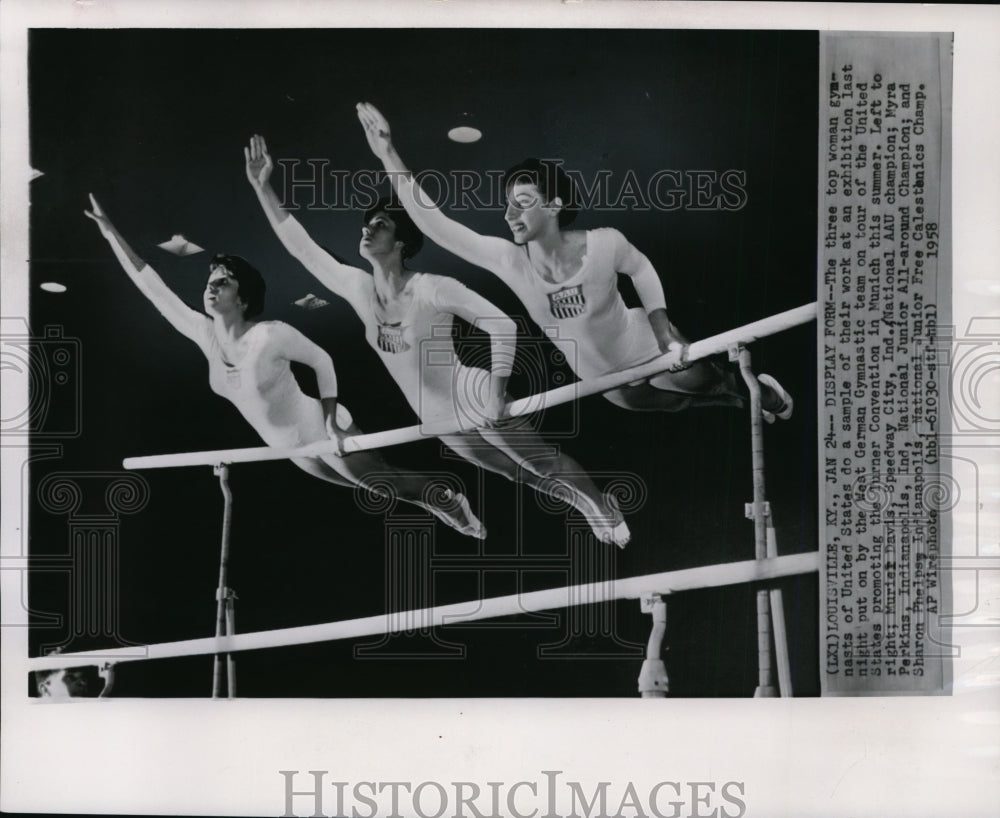 1958 Press Photo Muriel Davis, Myra Perkins &amp; Sharon Phelps at Exhibition- Historic Images