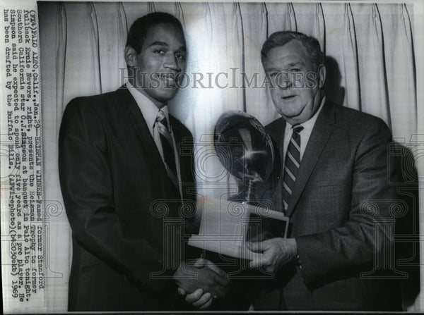 1969 Press Photo Former Stanford Ernie Nevers Present Heisman to O.J ...