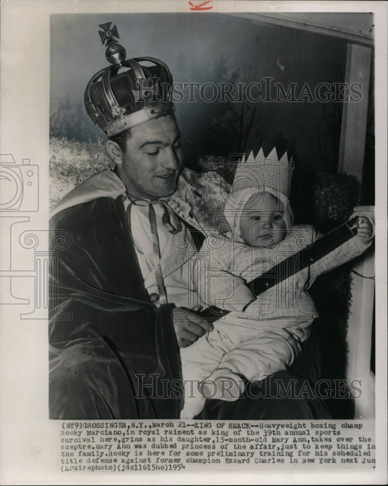 1954 Press Photo Boxer Rocky Marciano in Royal King Clothing &amp; Daughter Mary Ann- Historic Images