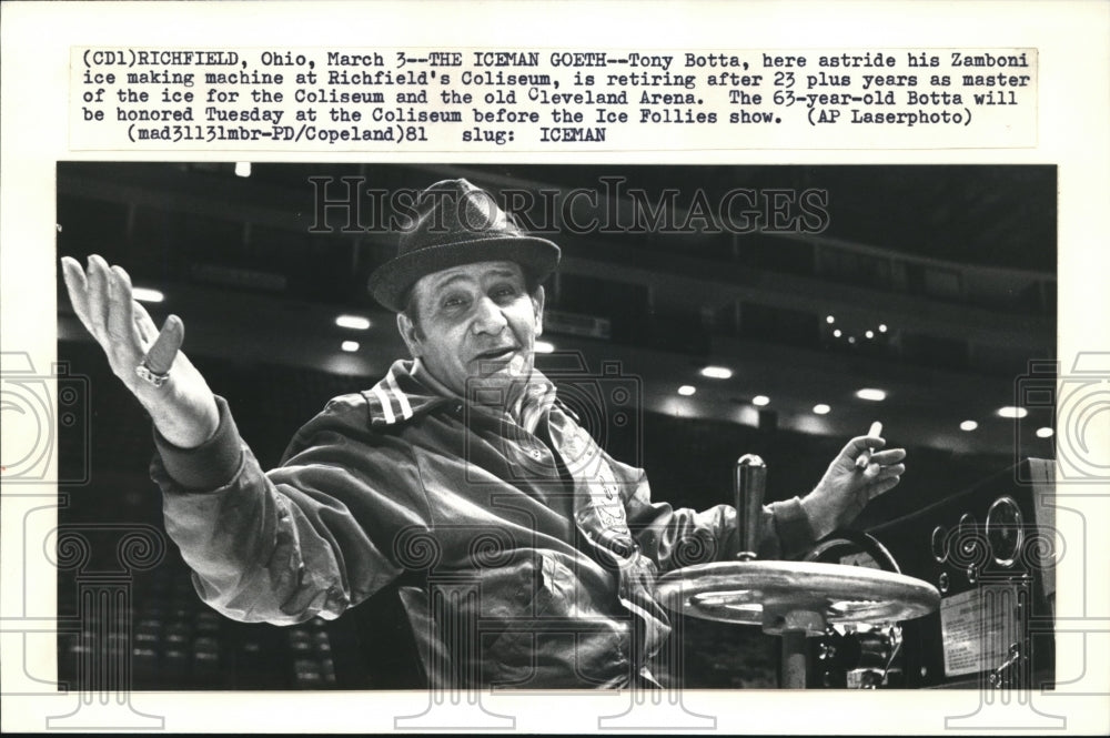 1981 Press Photo Tony Botta Astride his Zamboni Ice Making Machine at Richfields- Historic Images