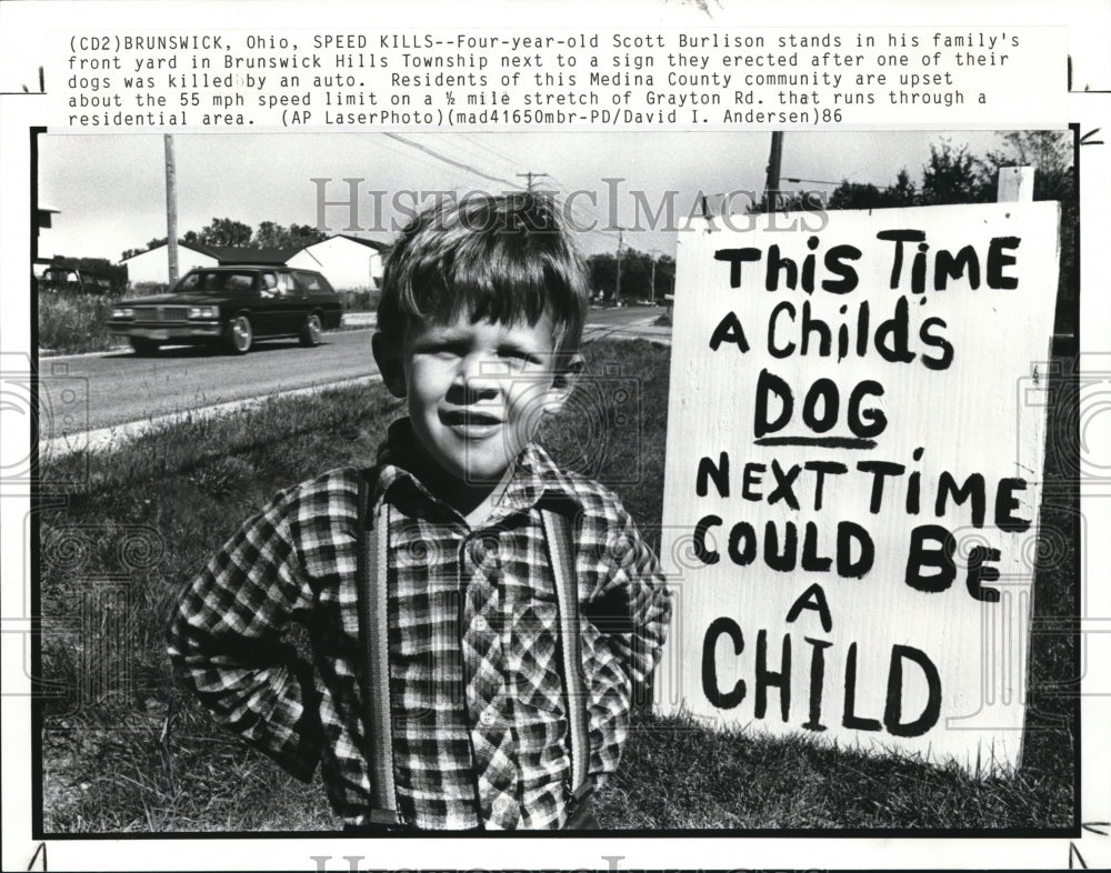 1986 Press Photo 4 year old Scott Burlison stands in his family&#39;s front yard- Historic Images