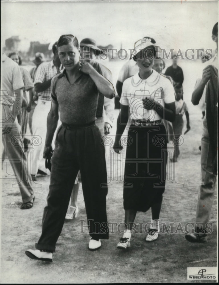 1986 Press Photo King Edward and Mrs Wallis Simpson in gay mood when they- Historic Images