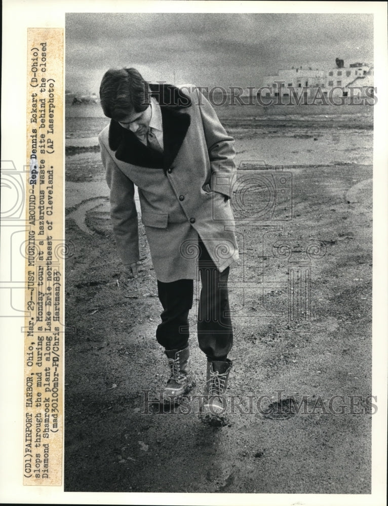 1983 Press Photo Representative Dennis Eckart during the Monday tour - cvw01059- Historic Images