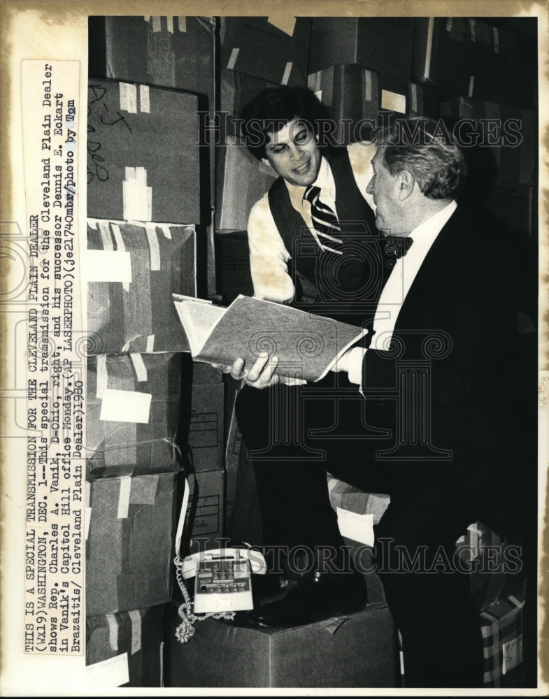 1980 Press Photo Representative Charles Vanik and his successor Dennis Eckart- Historic Images