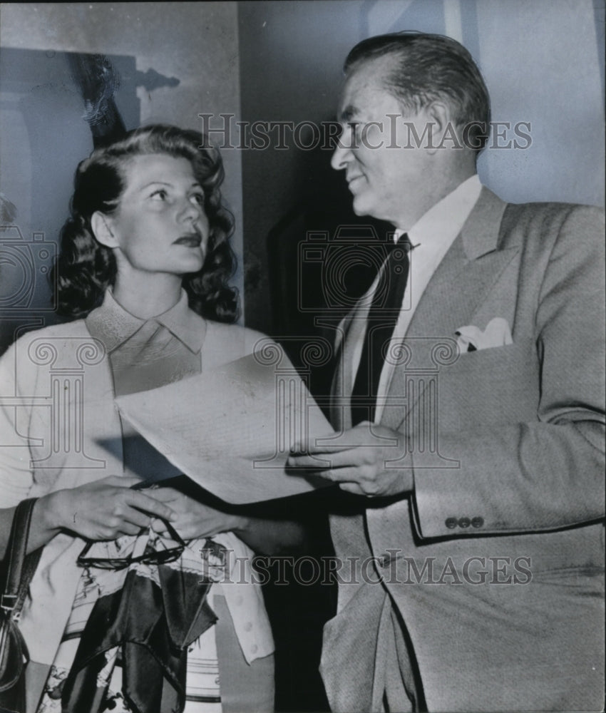 1951 Press Photo Actress Rita Hayworth and her lawyer Bartley Crum - cvw01630- Historic Images