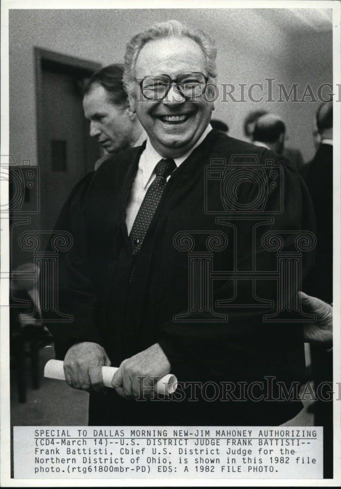 1982 Press Photo U.S. District Judge Frank Battisti in Dallas Morning New- Historic Images
