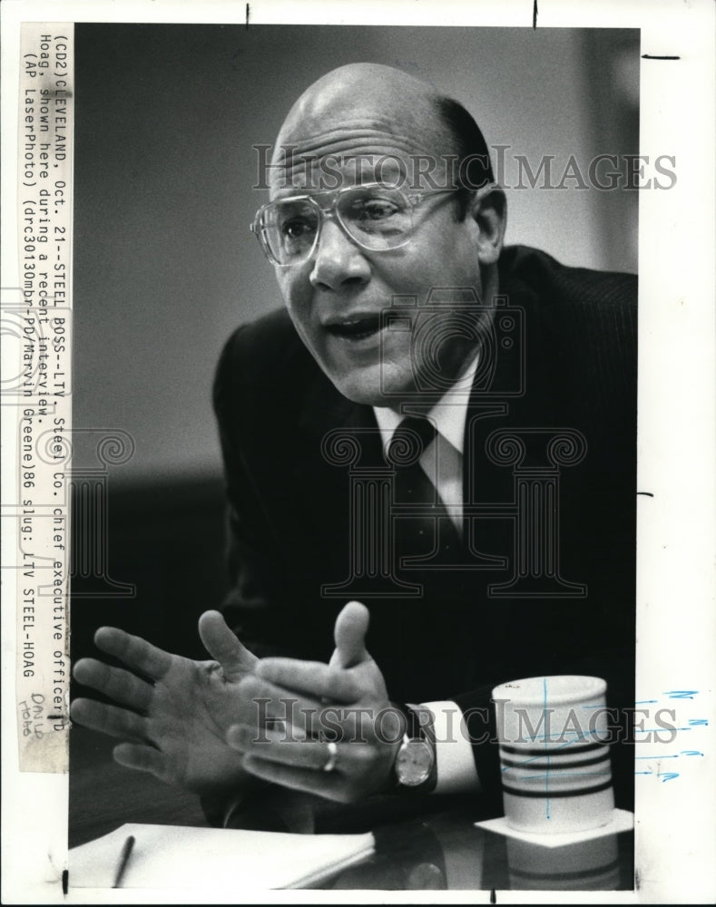 1986 Press Photo Steel Co. chief executive officer Hoag, shown here during a- Historic Images