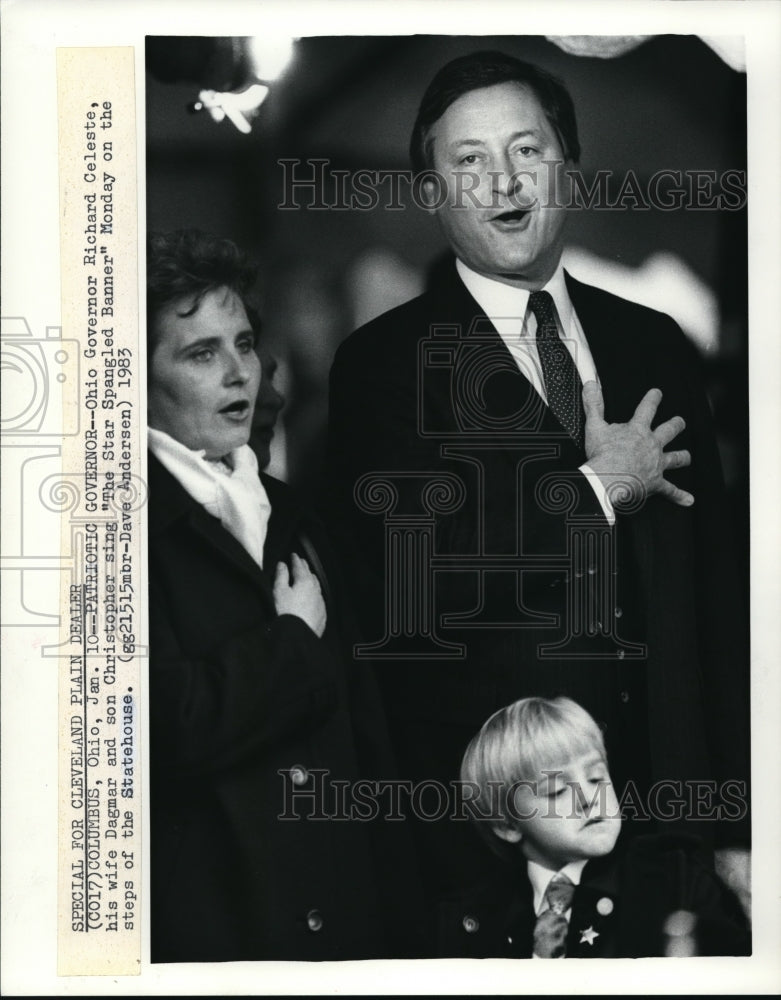 1983 Press Photo A Patriotic Governor Celeste &amp; family sings in the Statehouse.- Historic Images